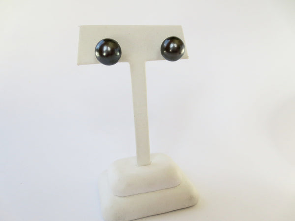 Pearls - Black Studs