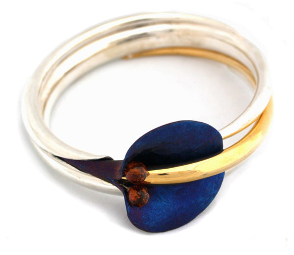 Studio Rox - lily flower with amber collection